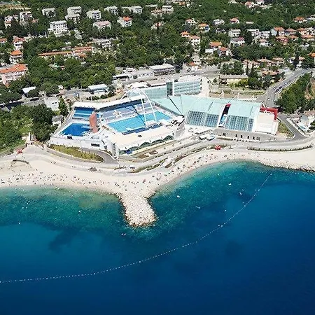West Апартаменты *