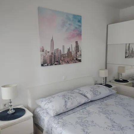 West Apartman